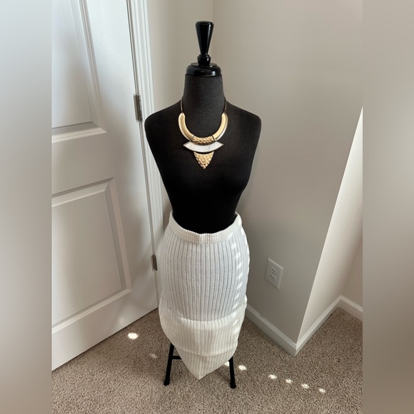 Simplee Women's Knitted Skirt and Blouse with Belt Two Pieces Skirt Set - Picture 10 of 14